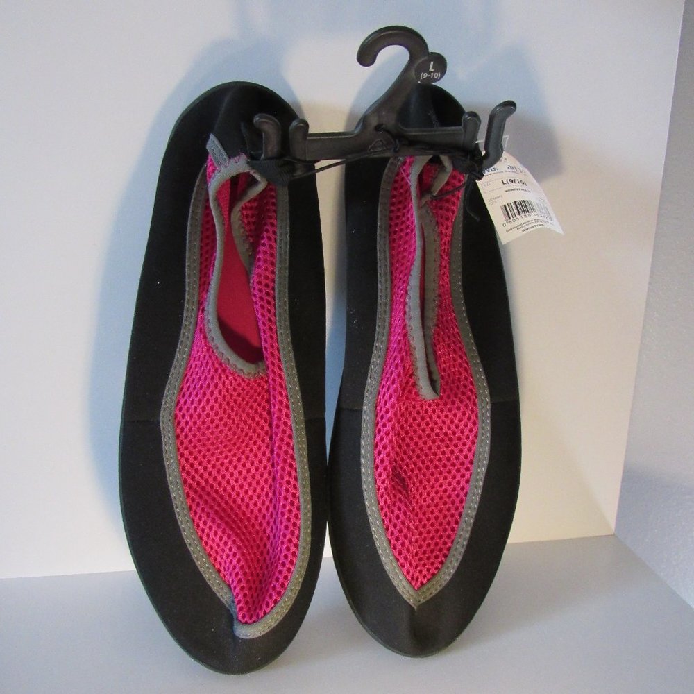 New! Womans Large Pink And Black Watershoes